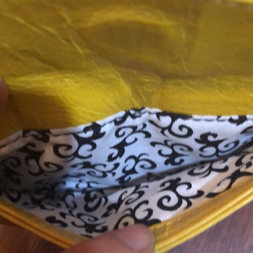 HOBO Genuine leather yellow wristlet wallet - Picture 3 of 11